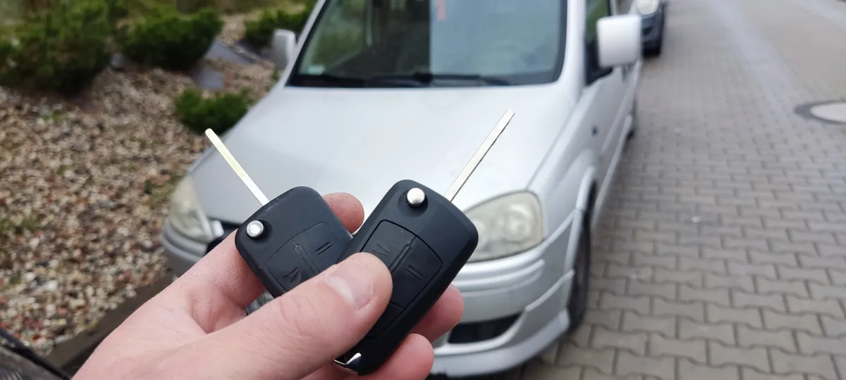 Opel Combo C 2010 — przygotowanie do programowania nowego klucza